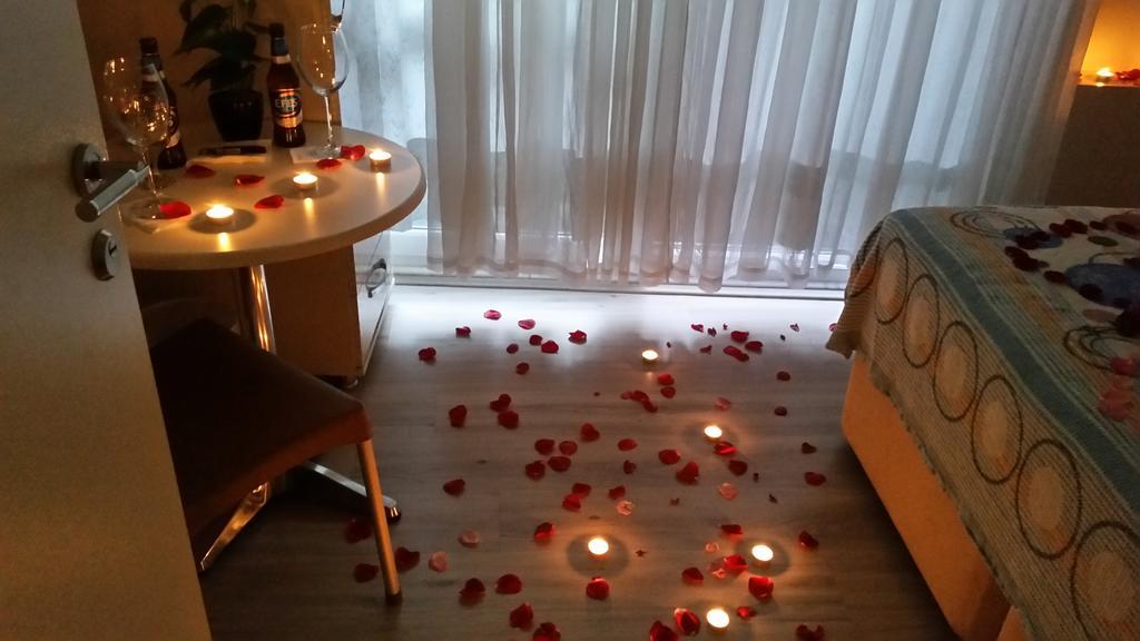 בויוקאדה Cicekli Yali Hotel מראה חיצוני תמונה